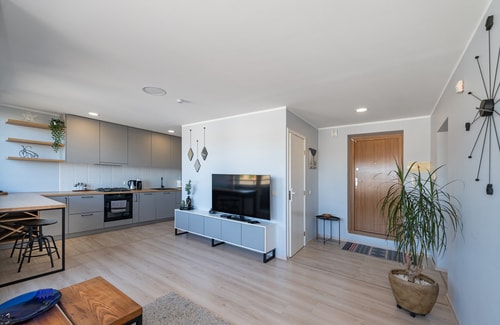 Central 2 BD Apartment by Domvia