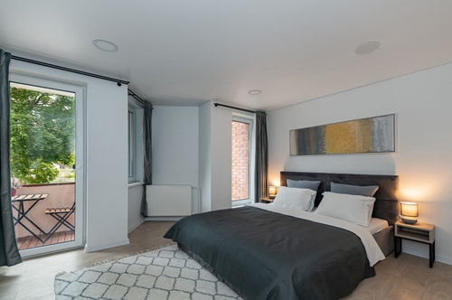 Riverfront 2BD Apartment by Domvia