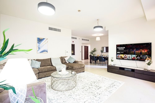 3BR apartment on JBR, 2 min Beach by Happy Season