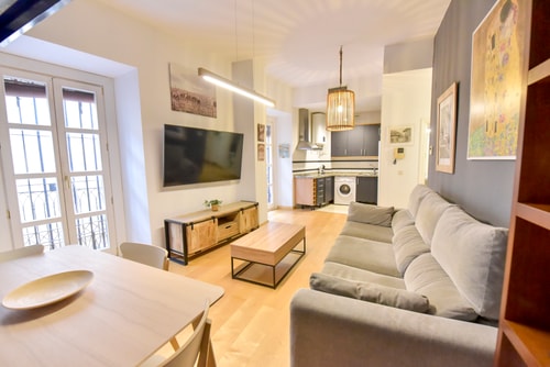 New! Contemporary with pool and parking included