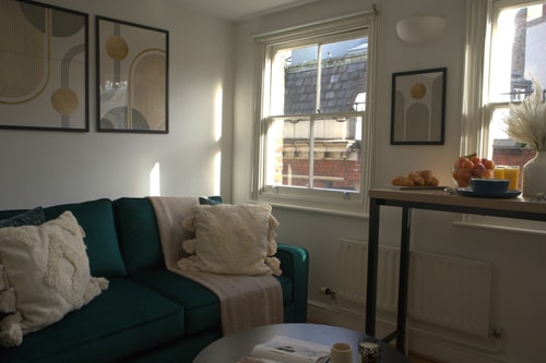BnBNook - Cosy 2BR by Red Lion Square