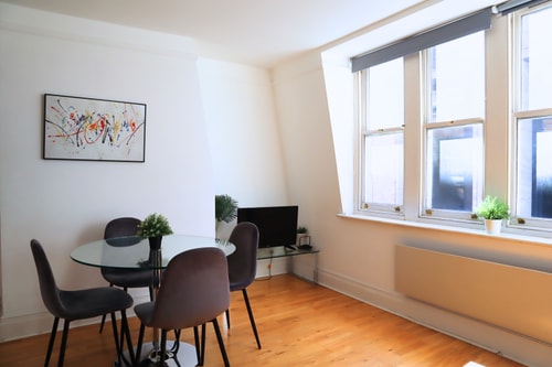 BnBNook - Bright 1BR Close to St. Paul's & Temple