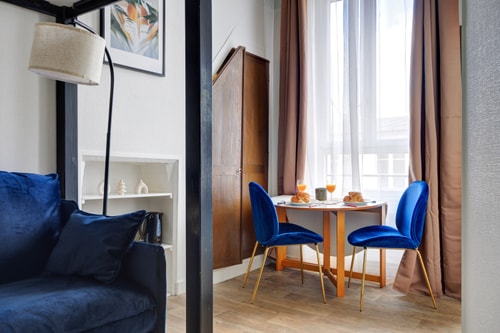 BnBNook - Charming Studio Steps from Pompidou