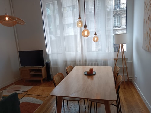 BnBNook - Charming Flat Near Pompidou & Notre-Dame