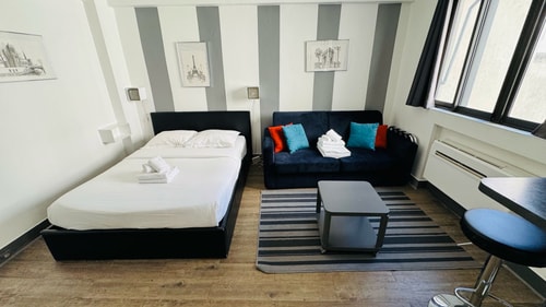 BnBNook - Cozy Studio Steps from Trocadero & Arc