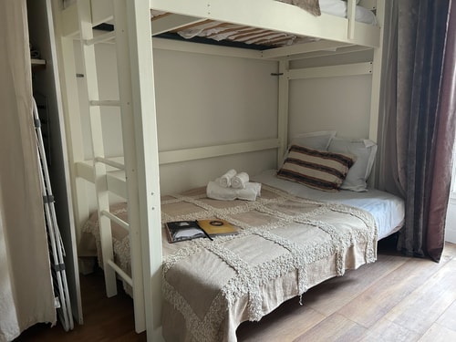 BnBNook - Eiffel Tower Studio Retreat