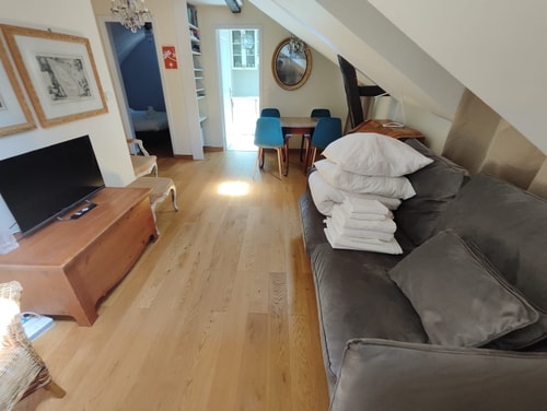BnBNook - Chic & Central 1BR – Walk to Notre-Dame