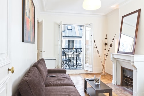 BnBNook - Elegant 1BR with Balcony Near Notre-Dame
