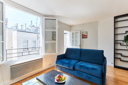 BnBNook - Chic 1BR with Balcony - Latin Quarter