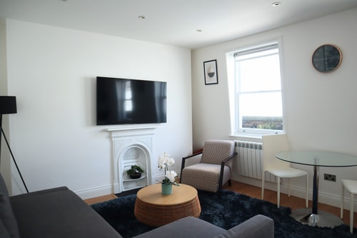 BnBNook - 1BR with Balcony - Heart of West End