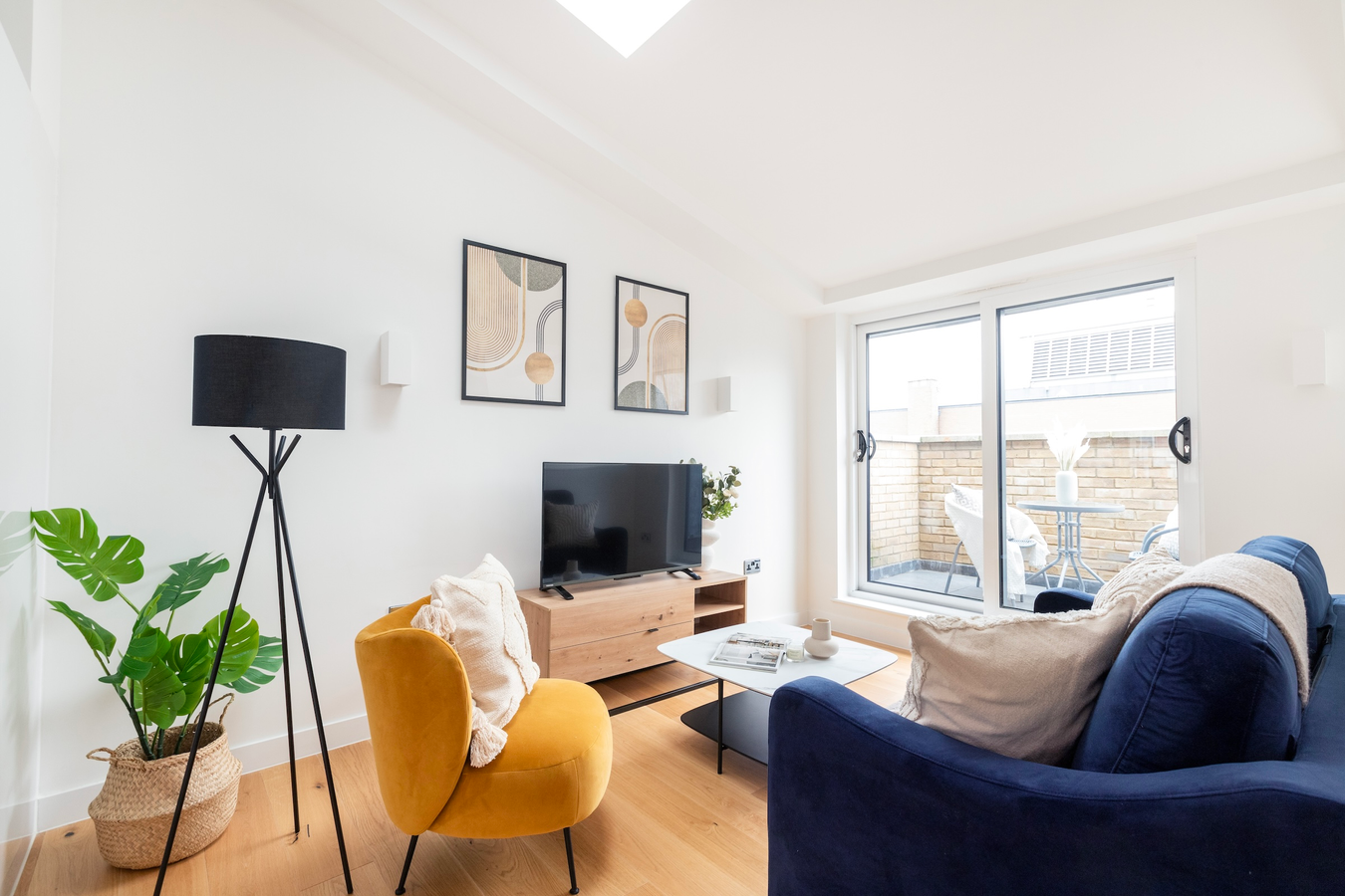 Top 5 Central Neighborhoods for Airbnb Stays in Paris