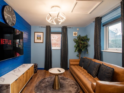 Spacious 6BR Sheffield home|Free Parking|Projector