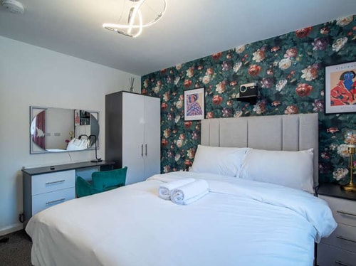 Private Room Near City Centre |Free Parking| Wi-Fi