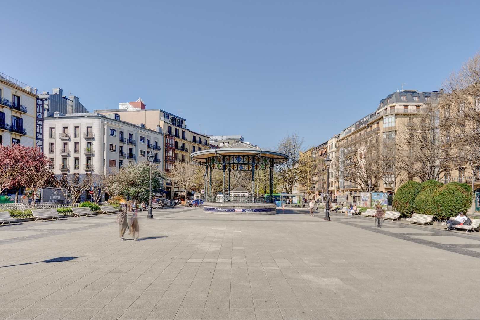 Pensión Yoldi - Habitación Peine del Viento 19 Sanse Holidays - Apartamentos tur&iacute;sticos en San Sebasti&aacute;n