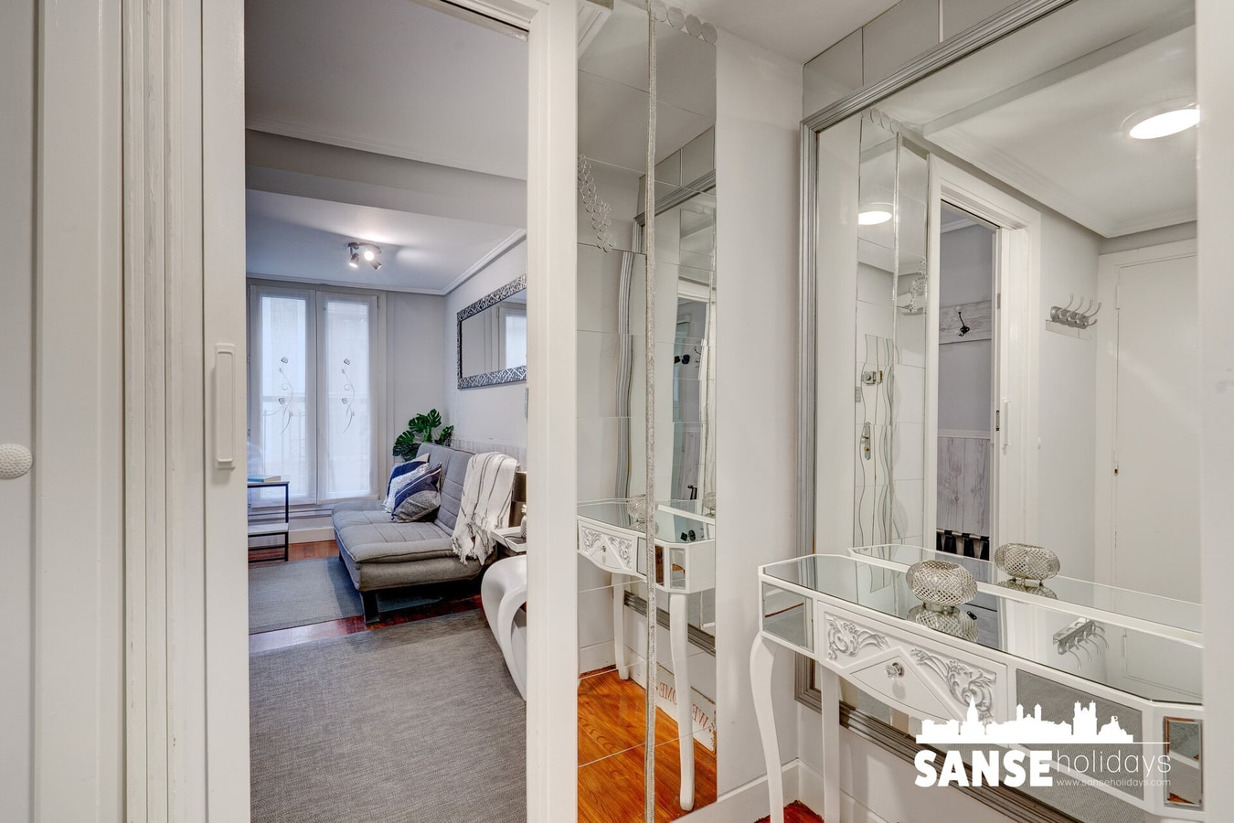 Historic building, centrally located, close to eve 34 Sanse Holidays - Apartamentos tur&iacute;sticos en San Sebasti&aacute;n