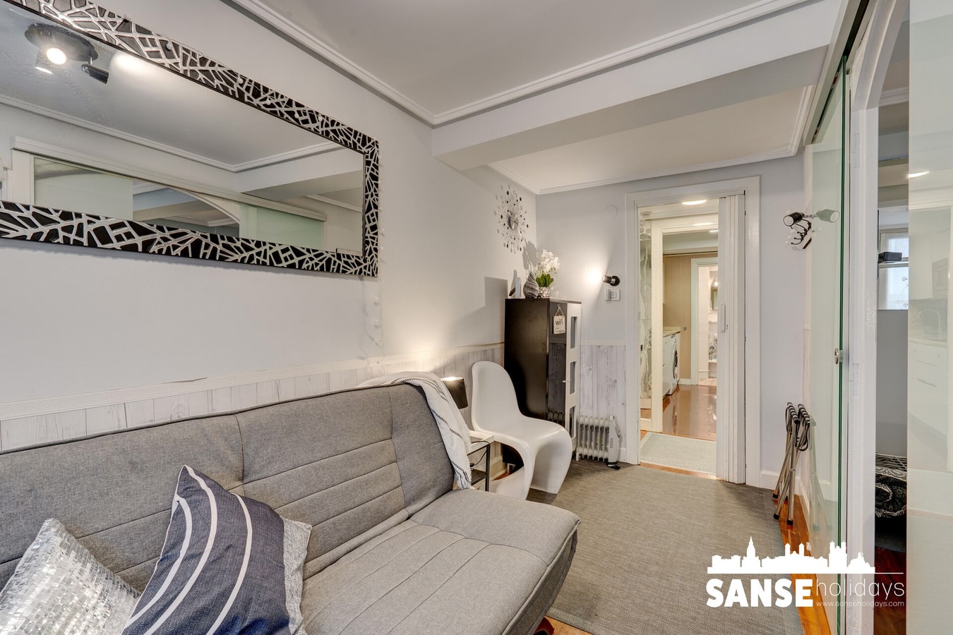 Historic building, centrally located, close to eve 54 Sanse Holidays - Apartamentos tur&iacute;sticos en San Sebasti&aacute;n