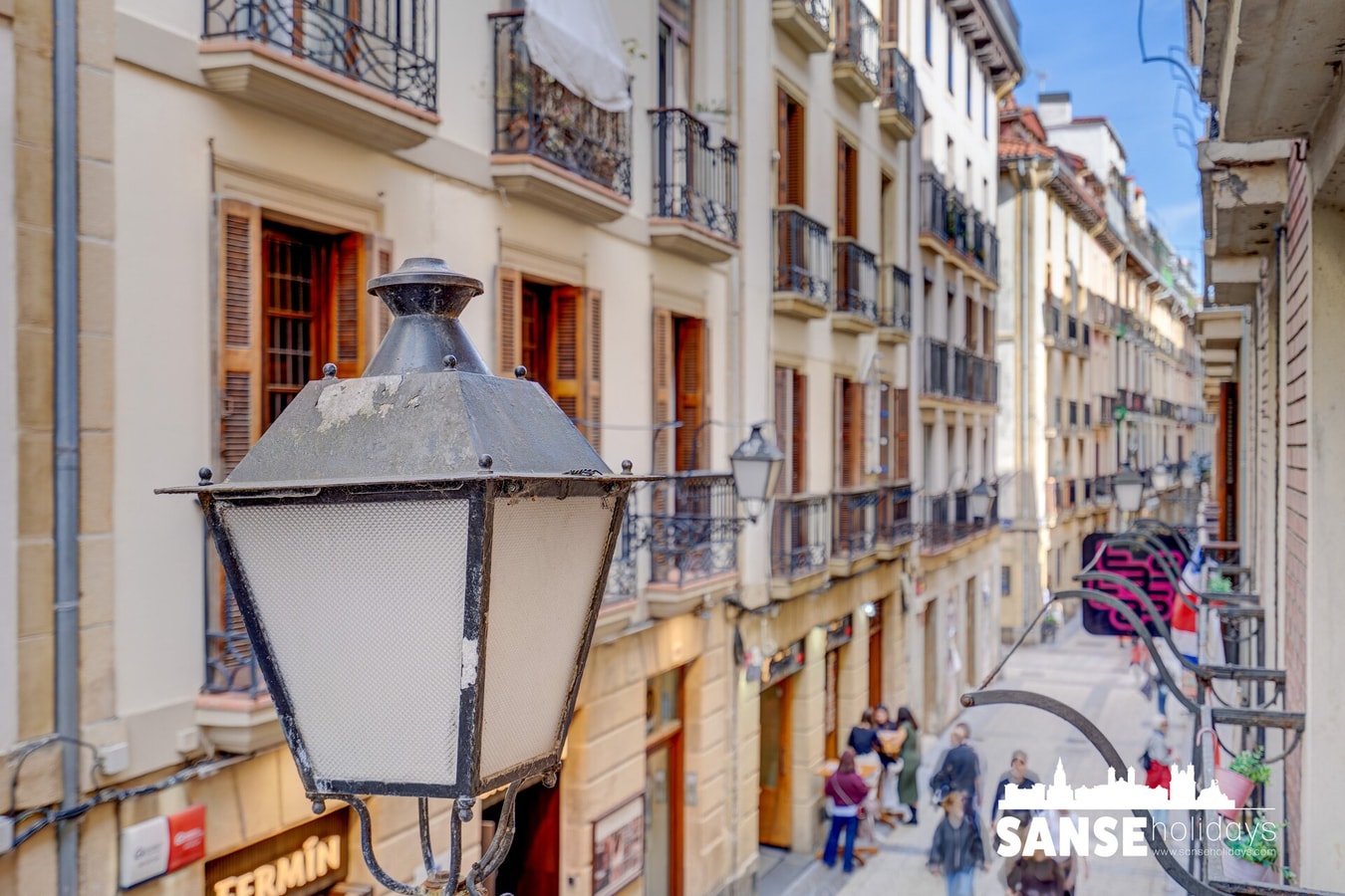 Historic building, centrally located, close to eve 14 Sanse Holidays - Apartamentos tur&iacute;sticos en San Sebasti&aacute;n