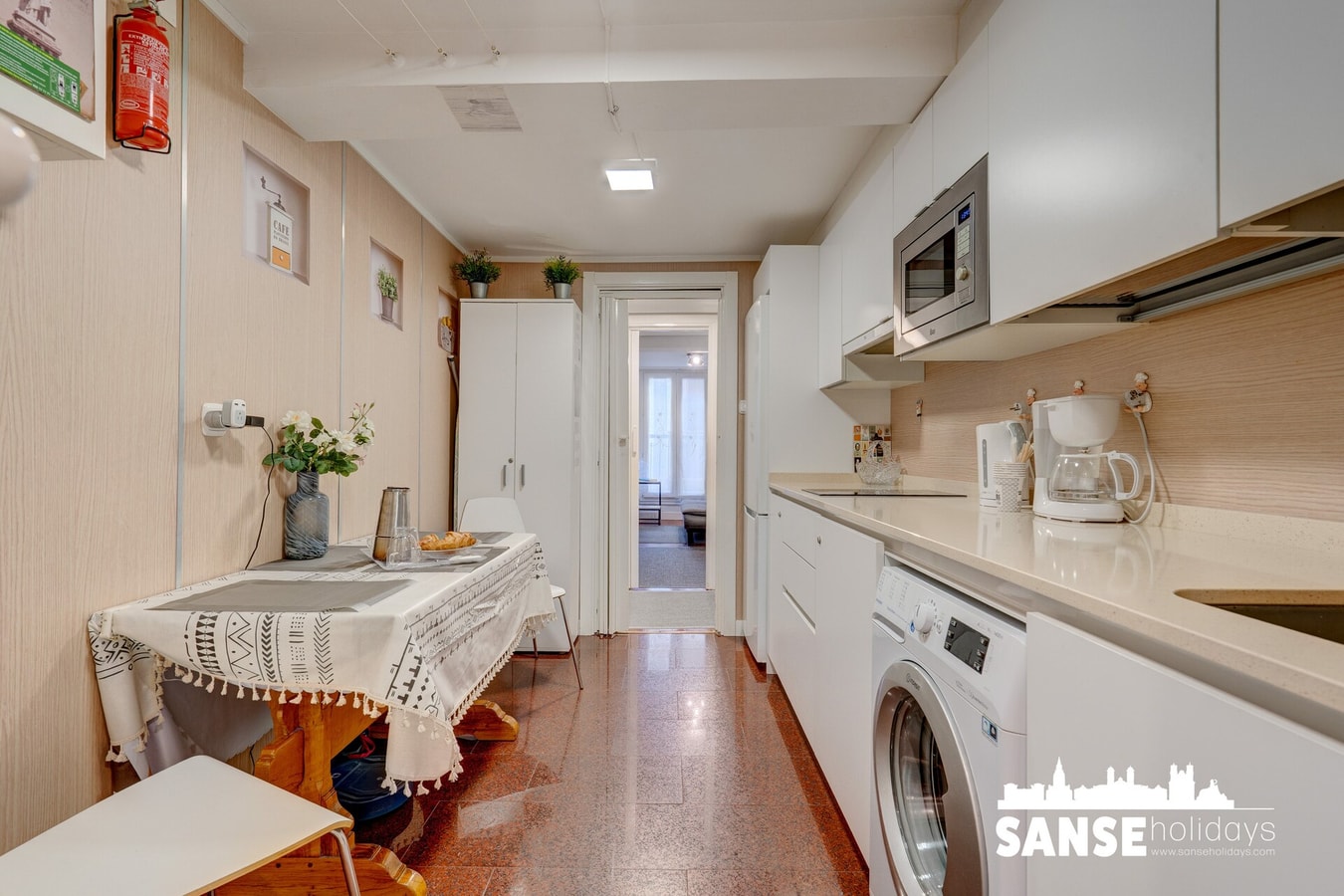 Historic building, centrally located, close to eve 7 Sanse Holidays - Apartamentos tur&iacute;sticos en San Sebasti&aacute;n