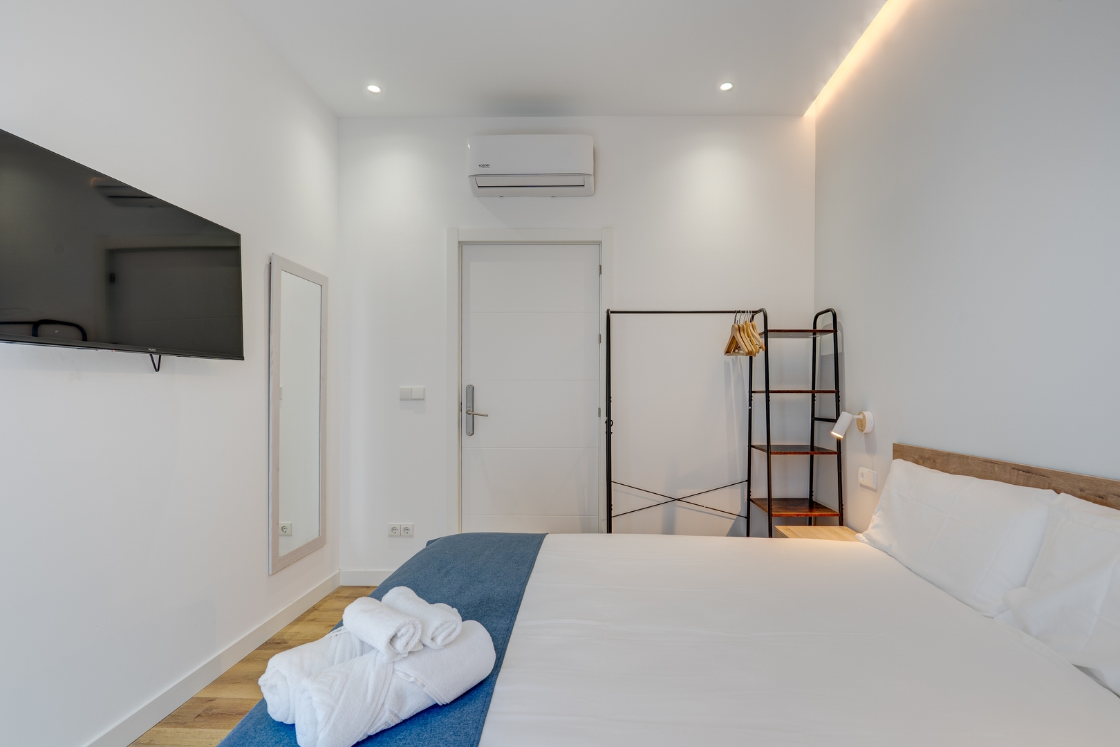 Pensión Yoldi - Habitación Peine del Viento 6 Sanse Holidays - Apartamentos tur&iacute;sticos en San Sebasti&aacute;n