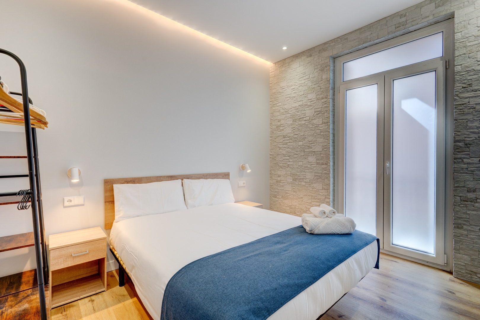 Pensión Yoldi - Habitación Peine del Viento 1 Sanse Holidays - Apartamentos tur&iacute;sticos en San Sebasti&aacute;n