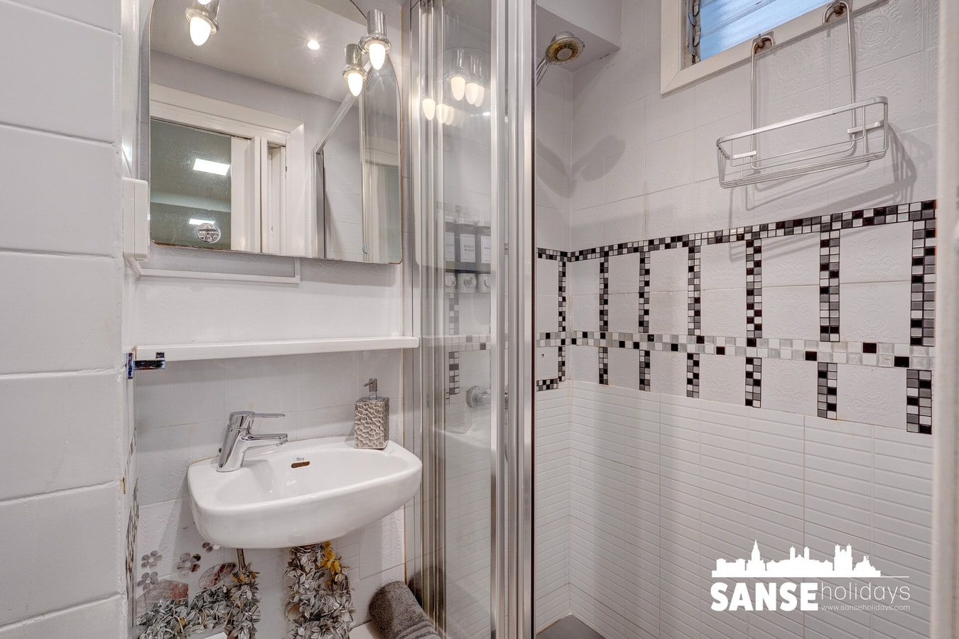 Historic building, centrally located, close to eve 22 Sanse Holidays - Apartamentos tur&iacute;sticos en San Sebasti&aacute;n