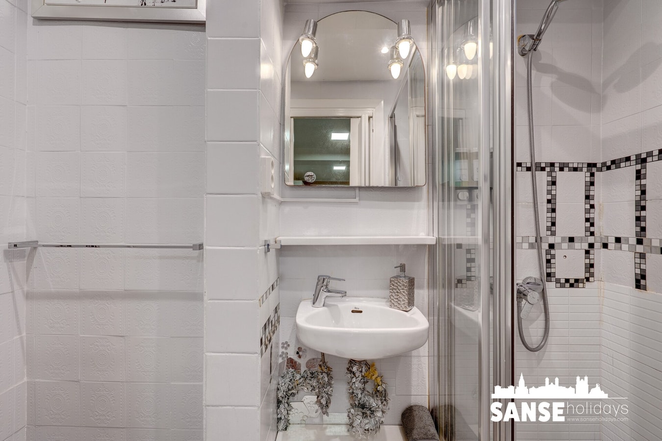 Historic building, centrally located, close to eve 20 Sanse Holidays - Apartamentos tur&iacute;sticos en San Sebasti&aacute;n