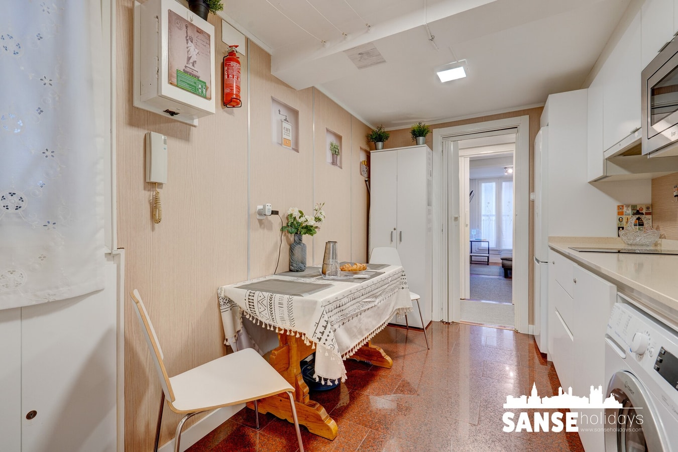 Historic building, centrally located, close to eve 30 Sanse Holidays - Apartamentos tur&iacute;sticos en San Sebasti&aacute;n