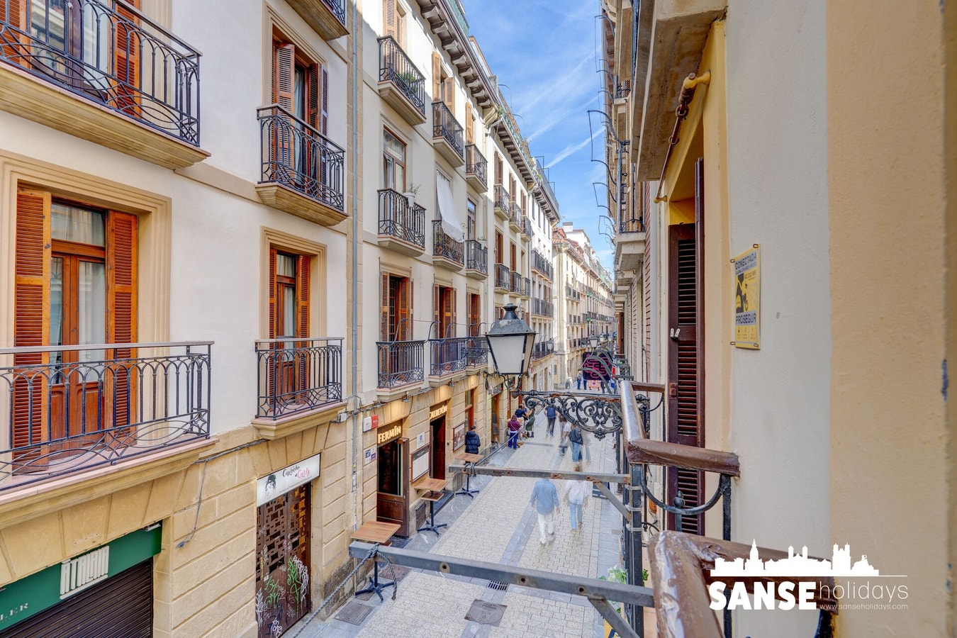 Historic building, centrally located, close to eve 10 Sanse Holidays - Apartamentos tur&iacute;sticos en San Sebasti&aacute;n