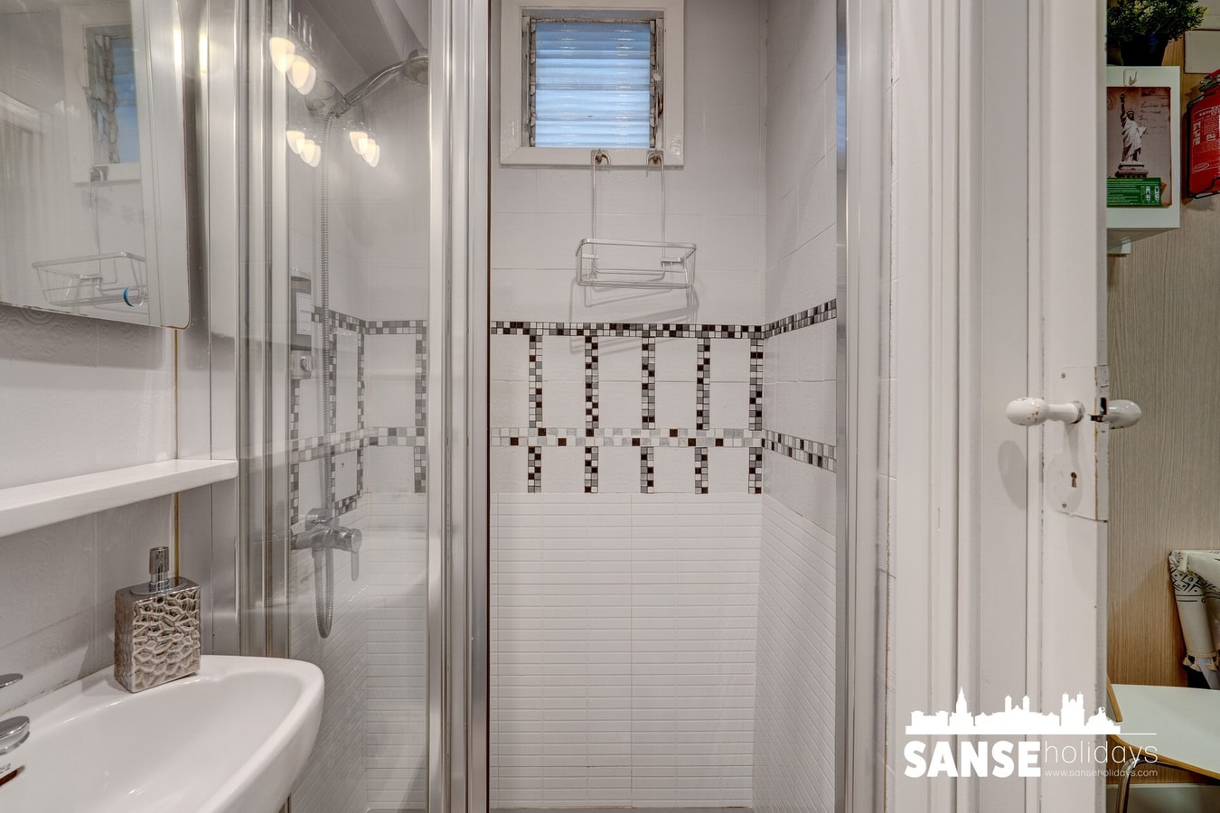 Historic building, centrally located, close to eve 23 Sanse Holidays - Apartamentos tur&iacute;sticos en San Sebasti&aacute;n