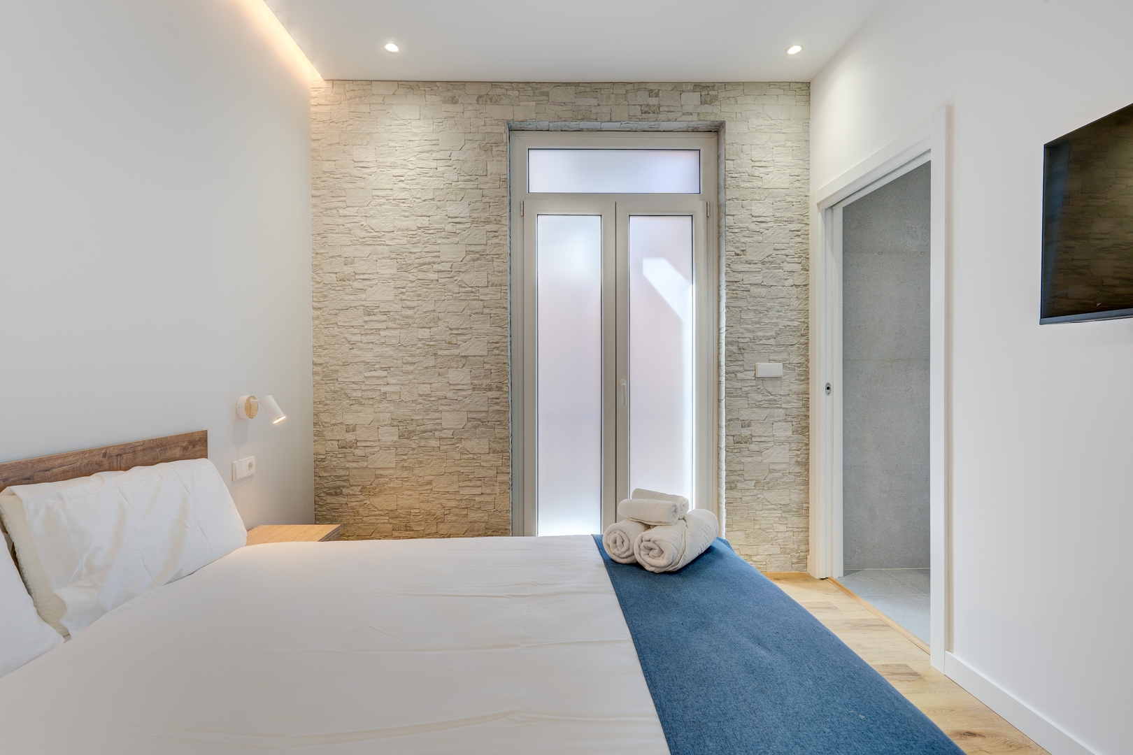 Pensión Yoldi - Habitación Peine del Viento 5 Sanse Holidays - Apartamentos tur&iacute;sticos en San Sebasti&aacute;n