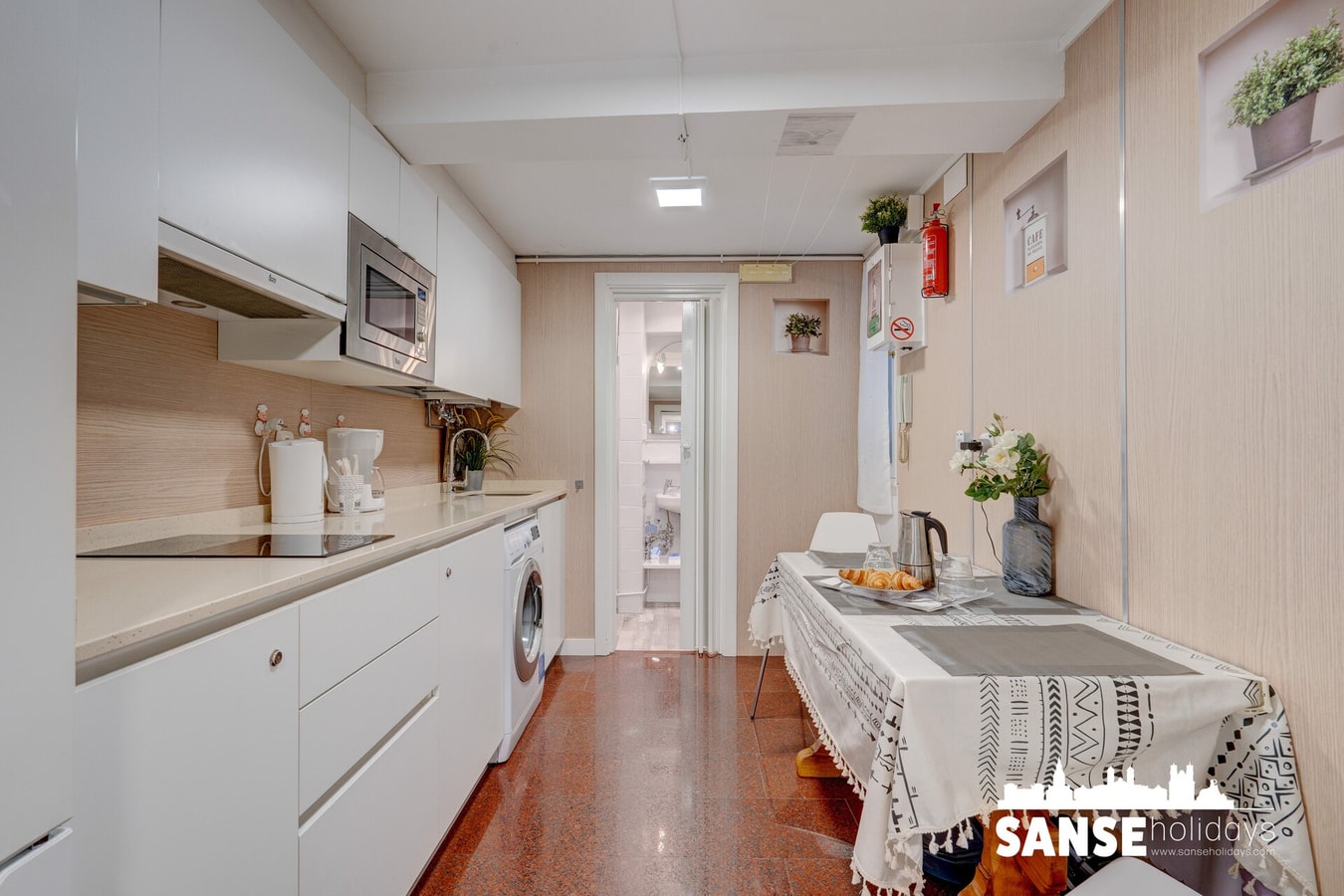 Historic building, centrally located, close to eve 24 Sanse Holidays - Apartamentos tur&iacute;sticos en San Sebasti&aacute;n
