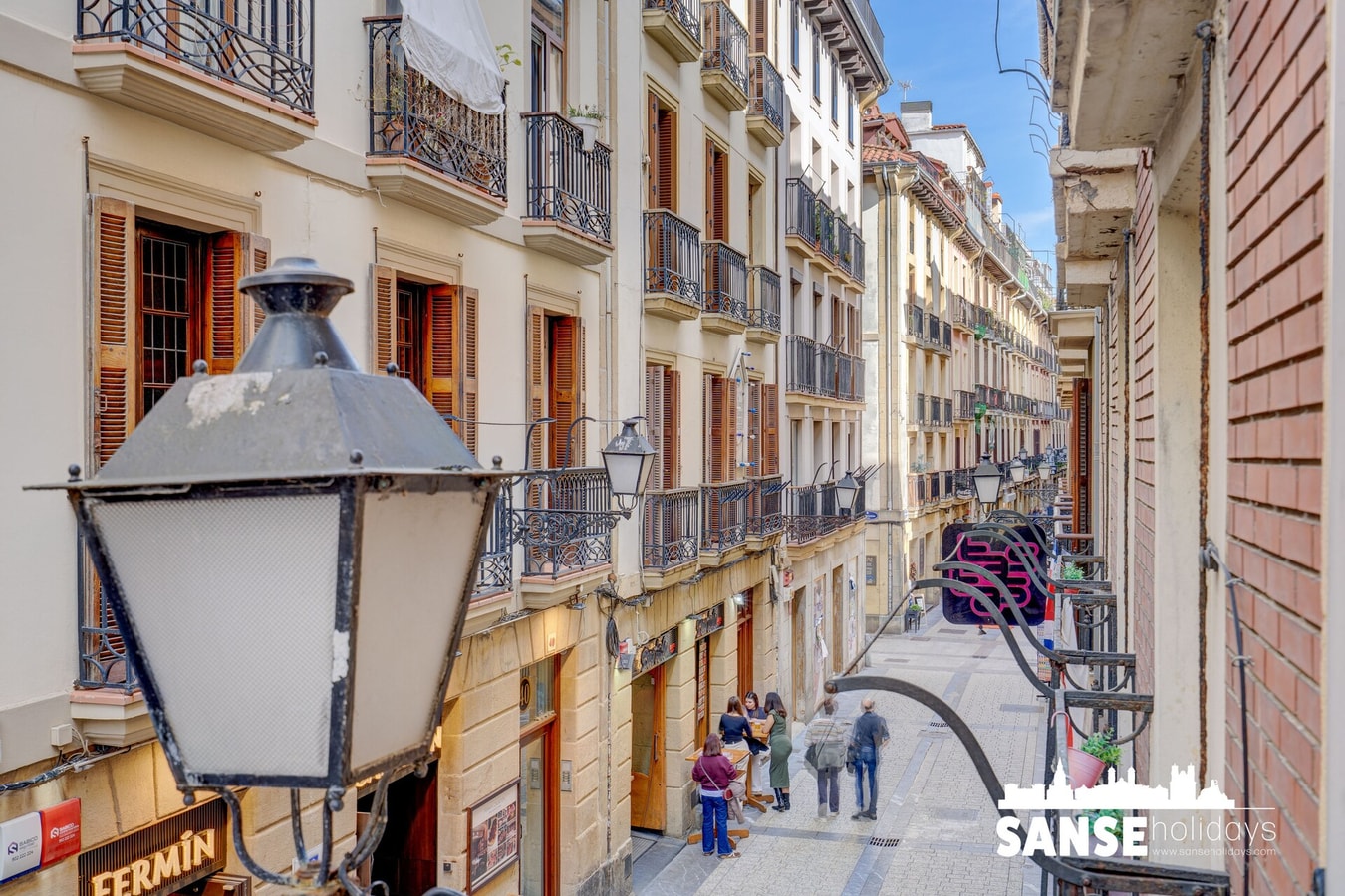 Historic building, centrally located, close to eve 17 Sanse Holidays - Apartamentos tur&iacute;sticos en San Sebasti&aacute;n