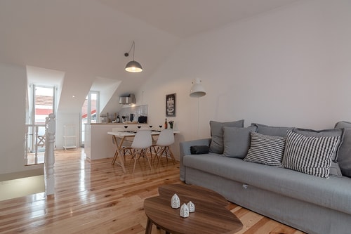 Penthouse Bairro Alto: light + space + terrace