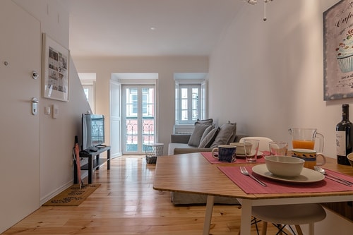 Beautiful, space + light, near Bairro Alto!