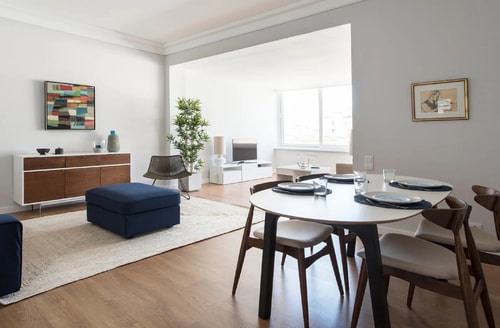 Elegant and bright apartment in Estoril by LCH