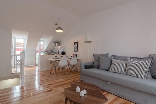 Penthouse Bairro Alto: light + space + terrace