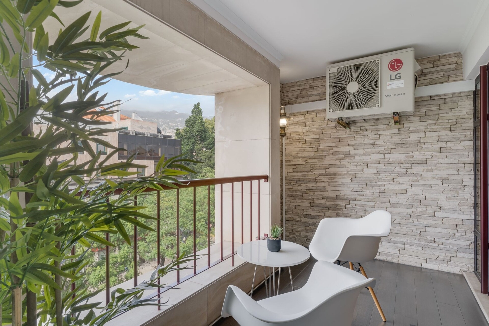Stay In Arriaga Avenue 09 — 15