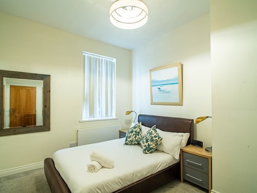 Stylish & Spacious Apartment Walk to City Center