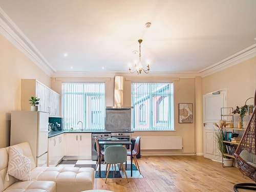 1-Bed Sheffield Flat Near Arena + Parking