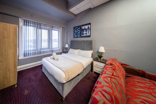 Peaceful room near city centre