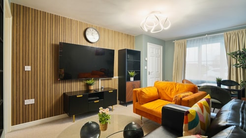 Stylish 2BR Home w/ Garden & Parking in Sheffield