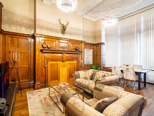 Outstanding massive apartment in historic building