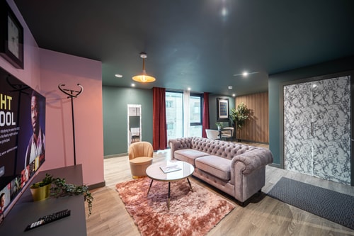 Boutique Studio with Designer Finishes – APT 16