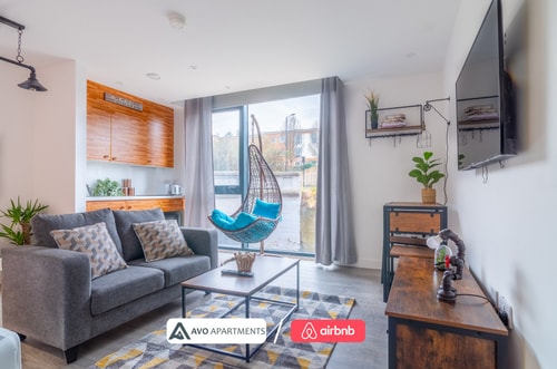 Creative Studio With Rustic Charm – APT 22