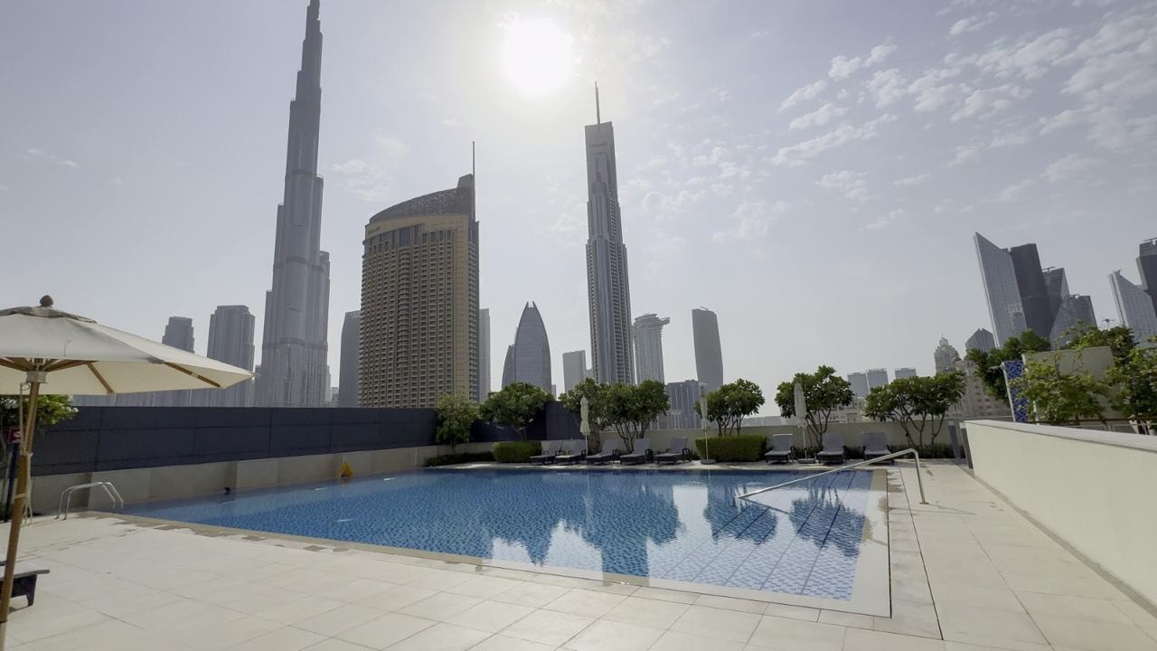 Stylish 1BR Steps from Dubai Mall | Skyline Views gallery image 7