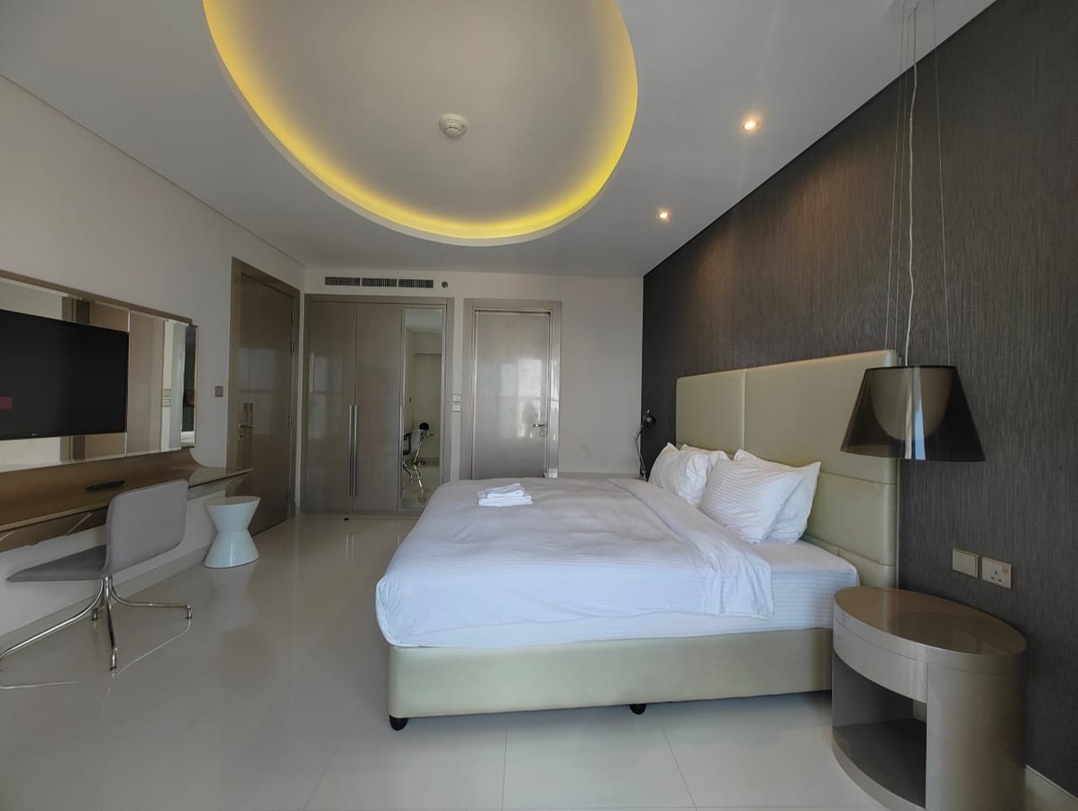 Luxurious 1BR| DAMAC Paramount Tower D gallery image 13