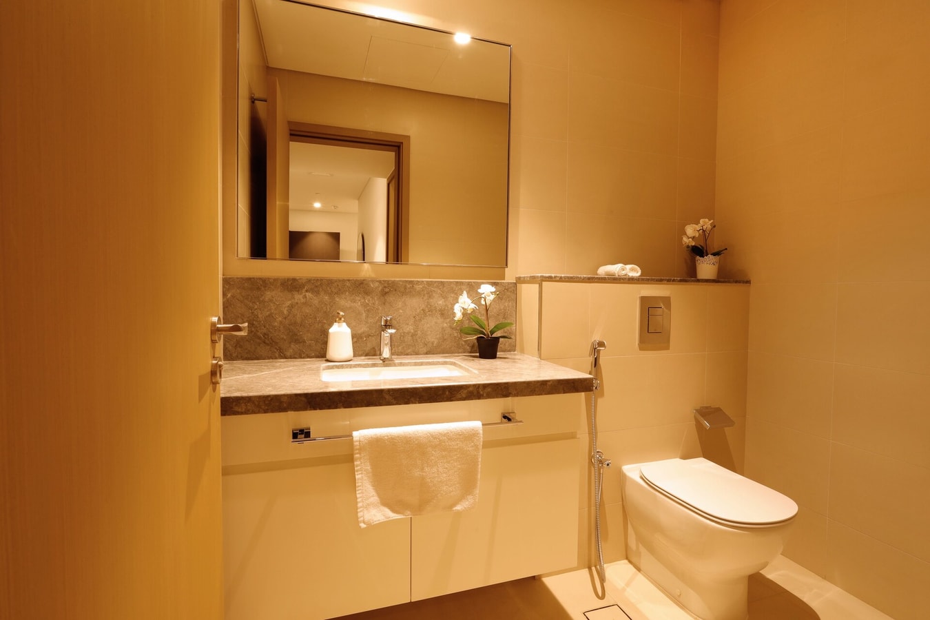 2BR Retreat | Direct Access to Dubai Mall gallery image 7