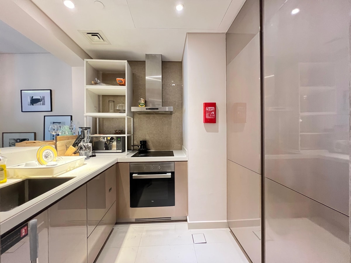 Luxurious 1BR| DAMAC Paramount Tower D gallery image 5