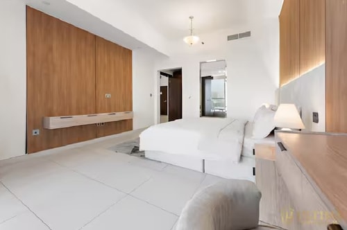 Seaside Elegance | Stunning 1 BR Palm Jumeirah 3 Ultima Homes