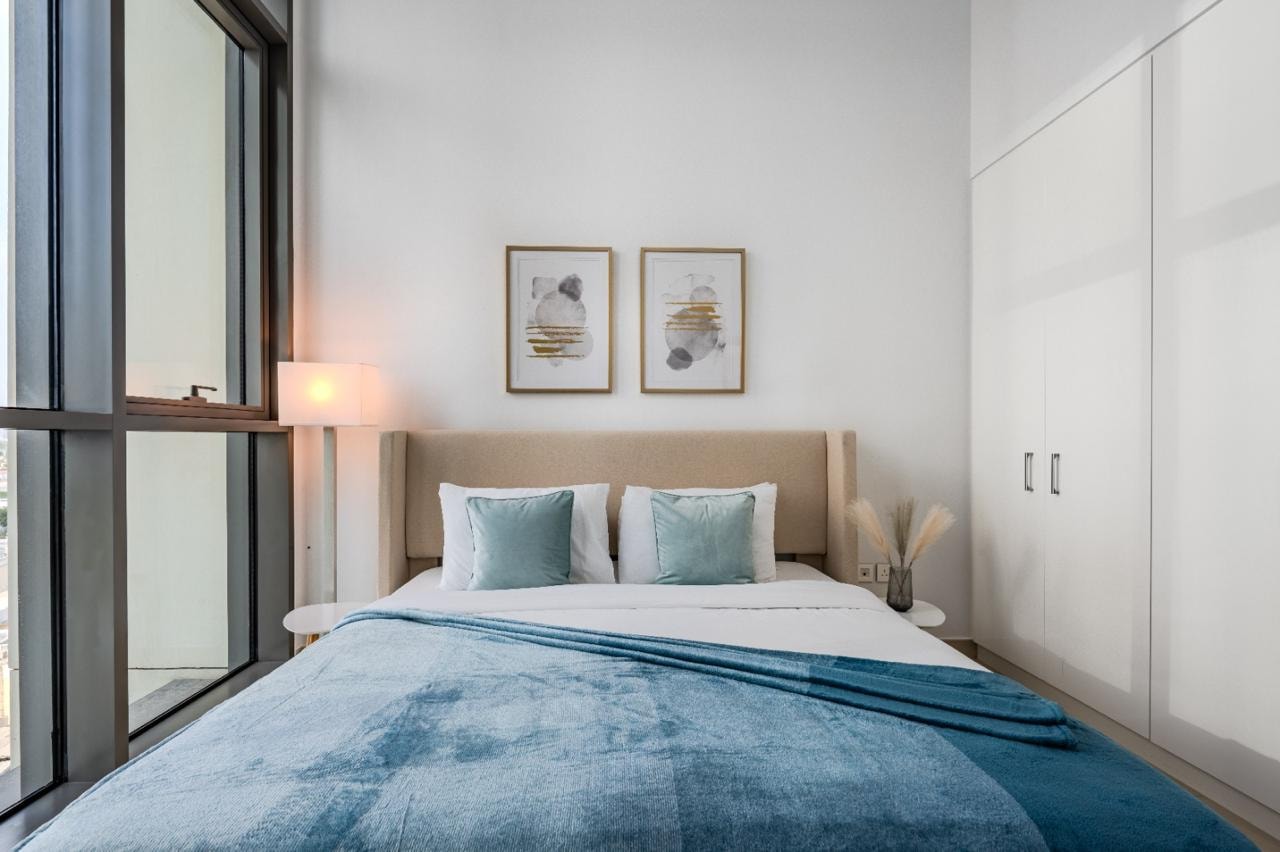 Stylish 1BR Steps from Dubai Mall | Skyline Views gallery image 2